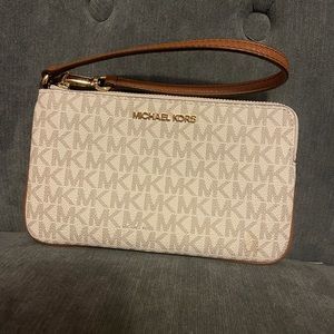 Michael kors wristlet